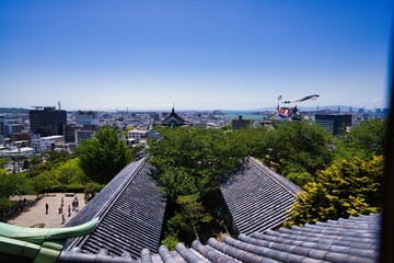 和歌山城内からの鯉のぼりが見える景色