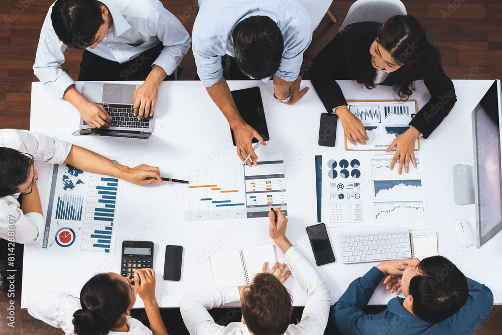 Leinwandbilder top view project manager communicate and collaborate with team using project management software, tr