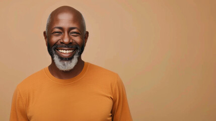 Obraz premium A man with a shaved head is smiling, cancer patient with chemotherapy
