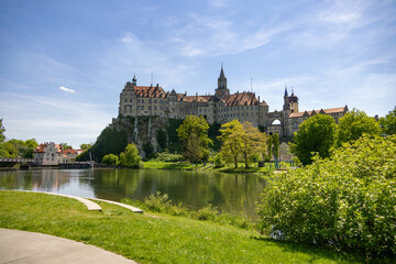 Obraz premium Hohenzollern Schloss Sigmaringen an der Donau im oberen Donautal.