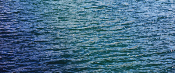 Obraz premium Water surface. The texture of the water. Waves on the lake in windy weather.