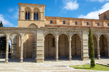 Fototapeta premium Exterior view of the basilica of Saint Vicente in Avila city, Spain.