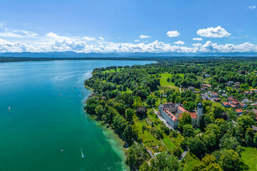 Die Gemeinde Bernried am Starnberger See im Luftbild