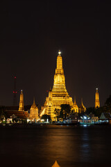 Fototapeta premium Thailand temple at night