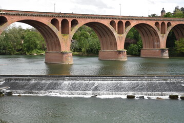 Pont sur le Tarn à Albi. France
