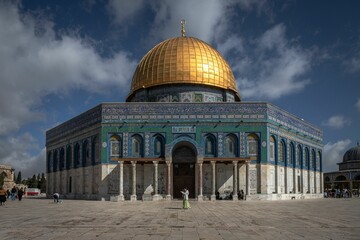 Obraz premium Stunning view of the iconic Dome of the Rock situated in Jerusalem, Israel