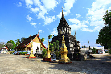 Naklejka premium Scenery of Wat Mahathat or Wat That Noi is located near the Mekong River in Luang Prabang, Laos 