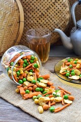 Mixed nuts, kacang campuran