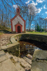 Obraz premium Small chapel and the Amber Fountain (Holy Fountain) Szent-kút (Borostyán-kút) Chapel near the Hungarian village Bakonybél in Hungary.