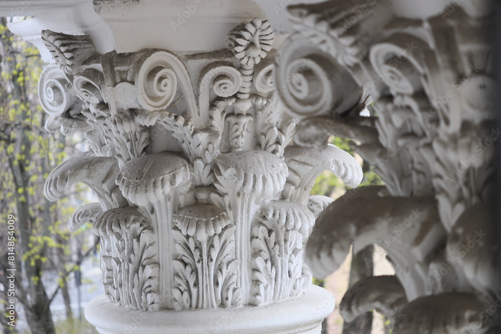 Aufkleber detailed close-up of a carved column, versatile for various design projects