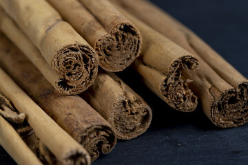 dry cinnamon spices in the form of sticks