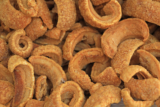 torreznos fritos tostados tocineta de cerdo comida 4M0A8851-as24