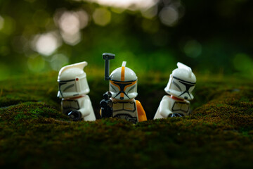 Naklejka premium Depok, Indonesia - May 13, 2024: Lego toys photography, phase 1 clone troopers on a battle in jungle scene recreation, natural outdoor background