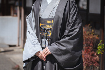 着物を着た日本人女性