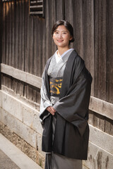 着物を着た日本人女性