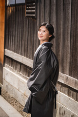 着物を着た日本人女性