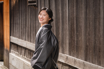 着物を着た日本人女性