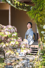 着物の日本人女性