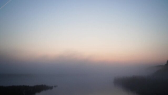 Starker Nebel &uuml;ber der Hunte in der Gemeinde Hude
