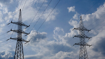 Deux pylônes haute tension