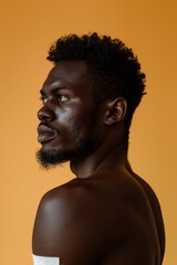 Obraz premium Vaccinated African Man Showing injured Arm
