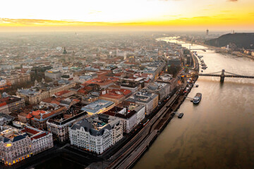 Fototapeta premium Danube coastline in Budapest at sunset