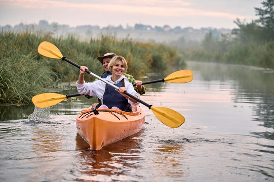 Two people kayaking in the sunshine