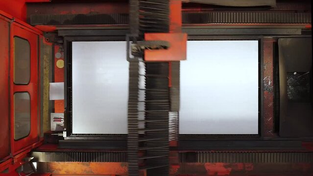 taglio laser. Lavorazione dei metalli con scintille su lavorazione CNC
visto dall'alto