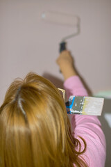 Naklejka premium Elderly woman beautifying her home with paint