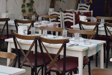 Free table service in holiday