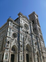 Fototapeta premium La façade et le campanile de La cathédrale Santa Maria Del Fiore à Florence