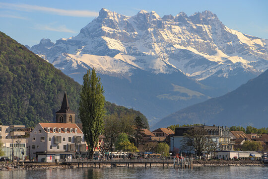 Fr&uuml;hling am Genfer See; Villeneuve mit Dents du Midi