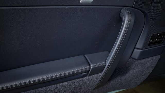 Drivers door arm rest