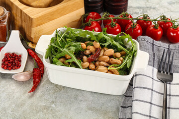 White canned beans with arugula and dry tomatoes