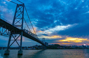 pôr-do-sol ponte Hercílio luz de Florianopolis Santa Catarina Brasil Florianópolis