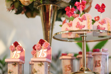 mesa de doces em festa de 15 anos