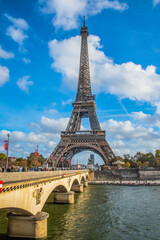 The Eiffel Tower : a Famous Iron Sculpture, Symbol of Paris