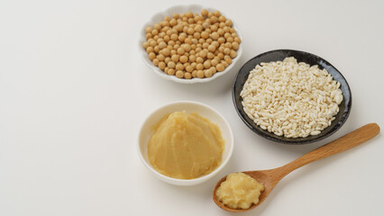 大豆と味噌と米こうじ｜日本の西京味噌・白味噌　イメージ