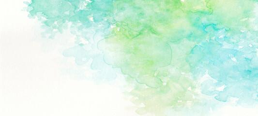 コピースペースのある夏をイメージした緑色の水彩背景　テクスチャ素材