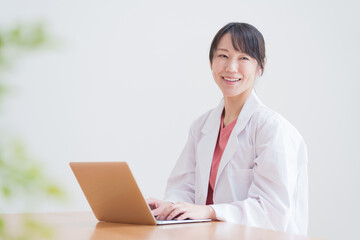 笑顔の医者