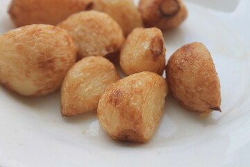 Fried garlic in a plate on the table

