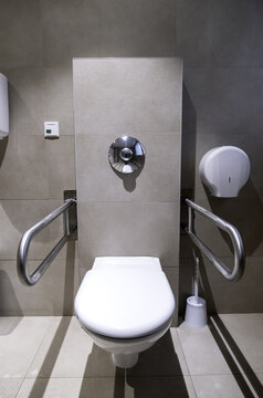 Bathroom adapted for the disabled