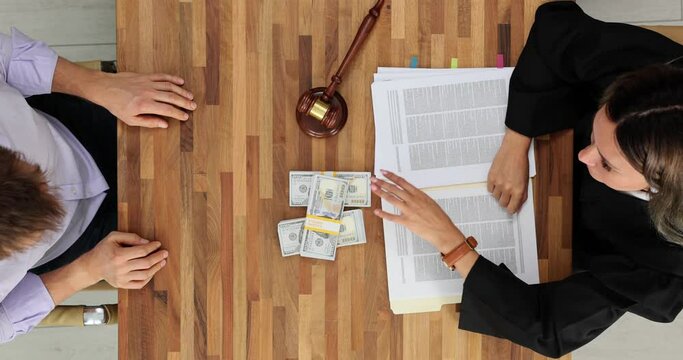 Honest judge refuses to take small bribe from client top view