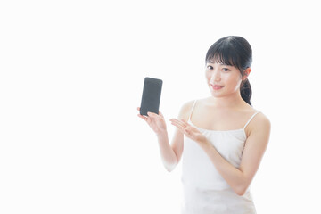 Naklejka premium スマホアプリを使う若い女性