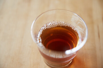 グラスに注がれた烏龍茶