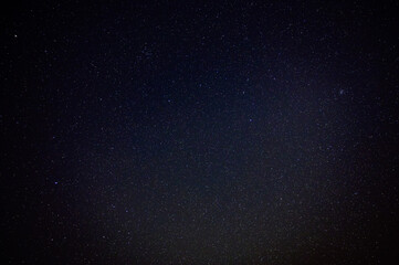 無限の星空を捉えた夜の風景