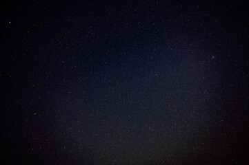 無限の星空を捉えた夜の風景