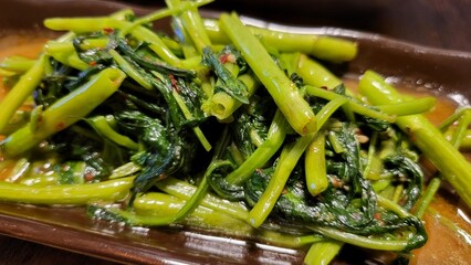  空心菜のガーリック炒め