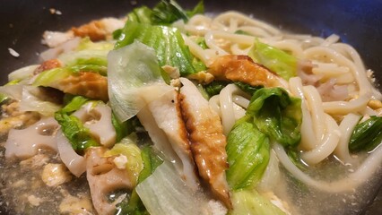  野菜とちくわのうどん鍋