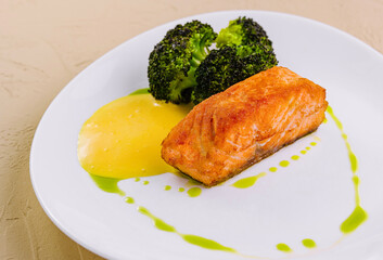Grilled salmon fillet with broccoli and sauce